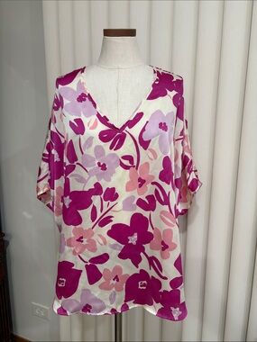 Adrienne Floral oversized Satin poncho Top in Cream, Fuchsia & Light Pink Small